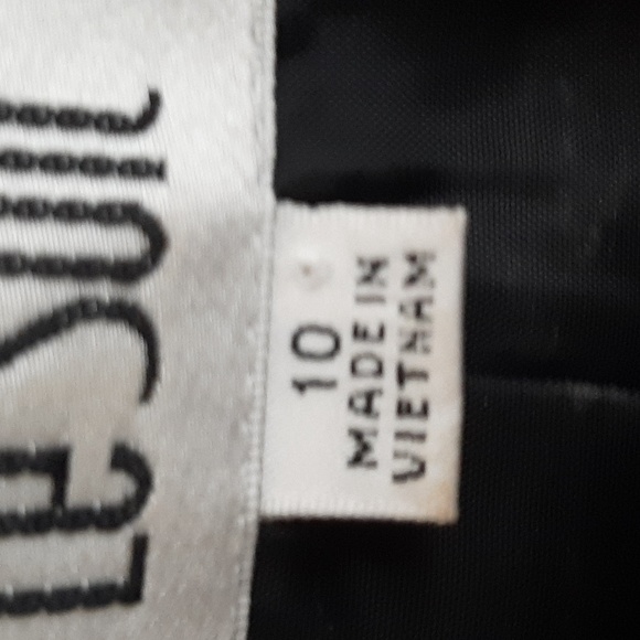 Le Suit - Picture 2 of 14